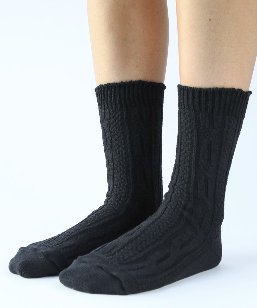 100% cotton socks with knit pattern in black