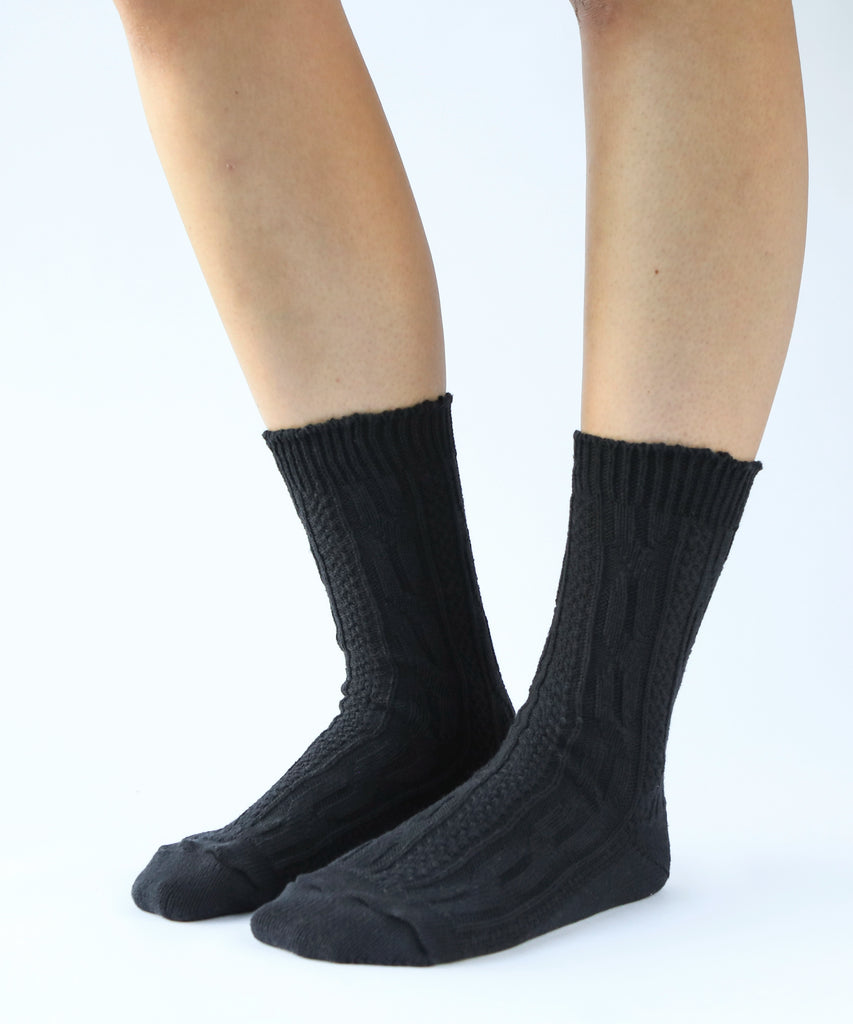 100% cotton socks with knit pattern in black