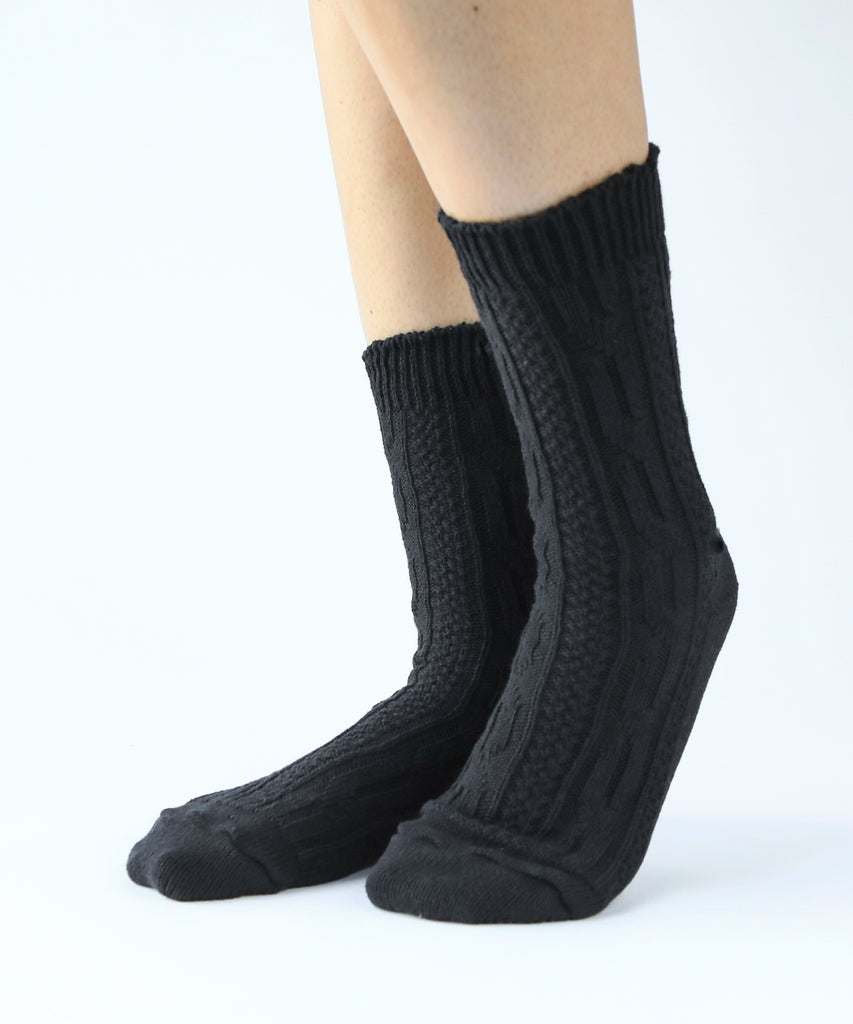 100% cotton socks with knit pattern in black