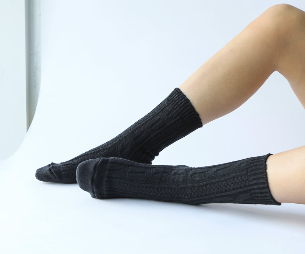 100% cotton socks with knit pattern in black