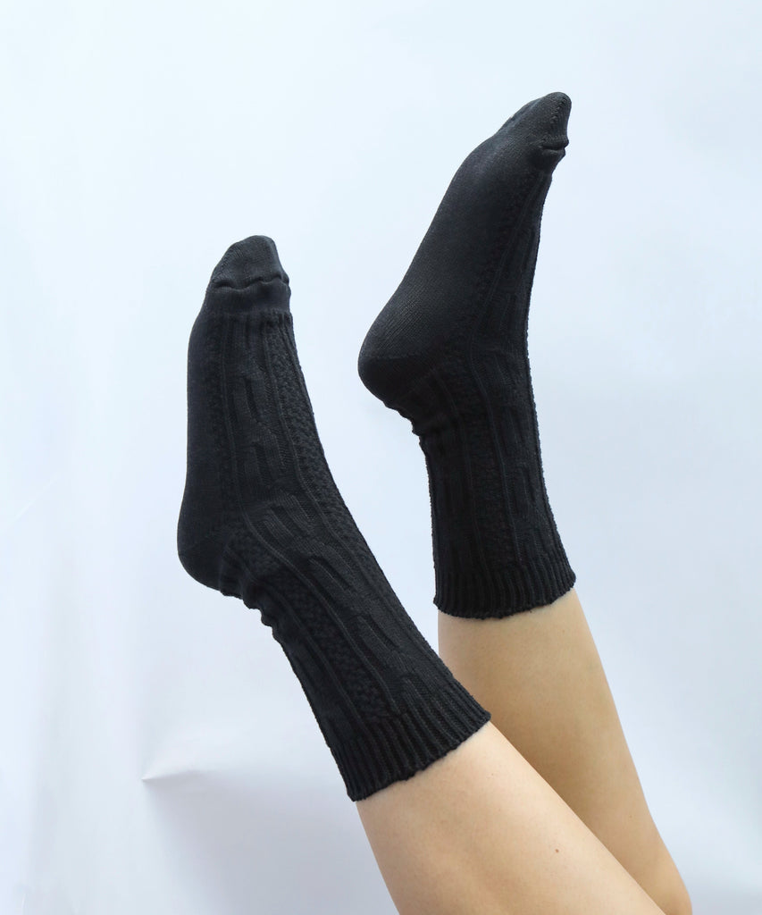 100% cotton socks with knit pattern in black