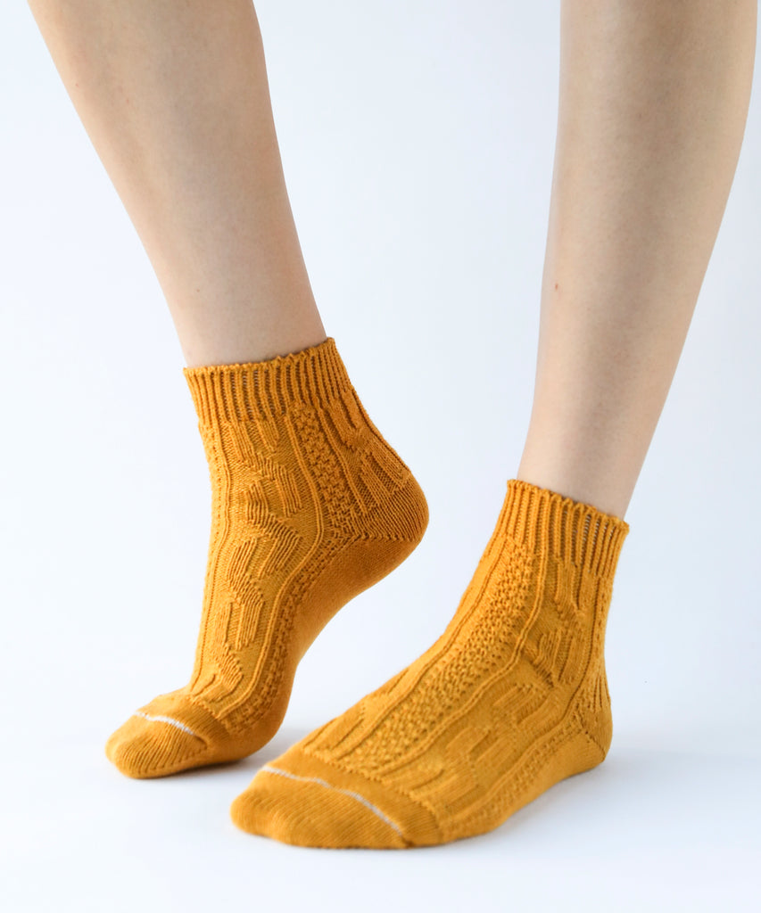 100% cotton ankle socks with knit pattern in mustard yellow