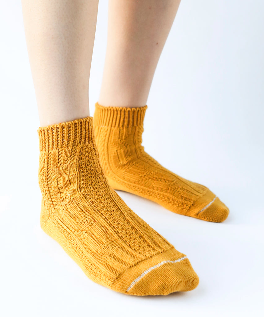 100% cotton ankle socks with knit pattern in mustard yellow