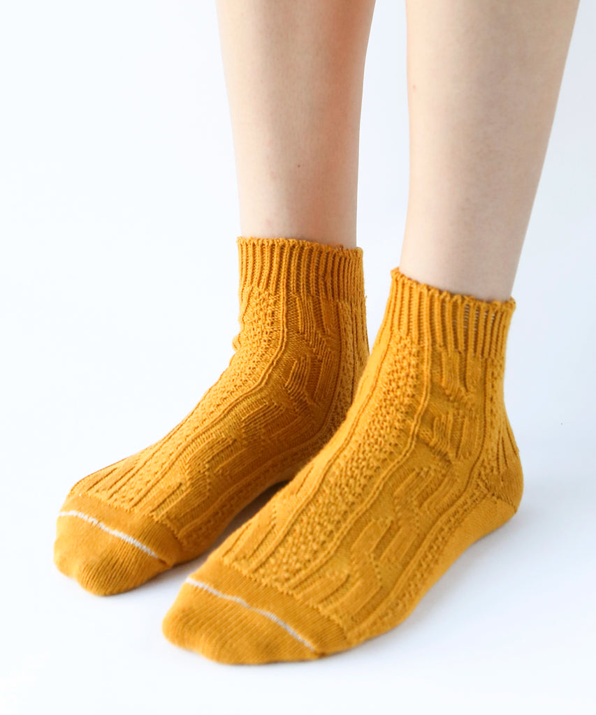 100% cotton ankle socks with knit pattern in mustard yellow