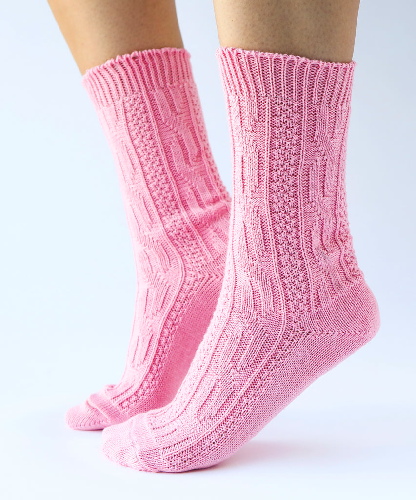 100% cotton socks with knit pattern in pink