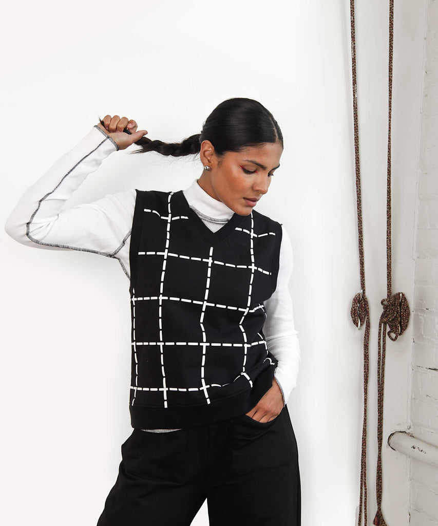 black cotton fleece v-neck vest grid print