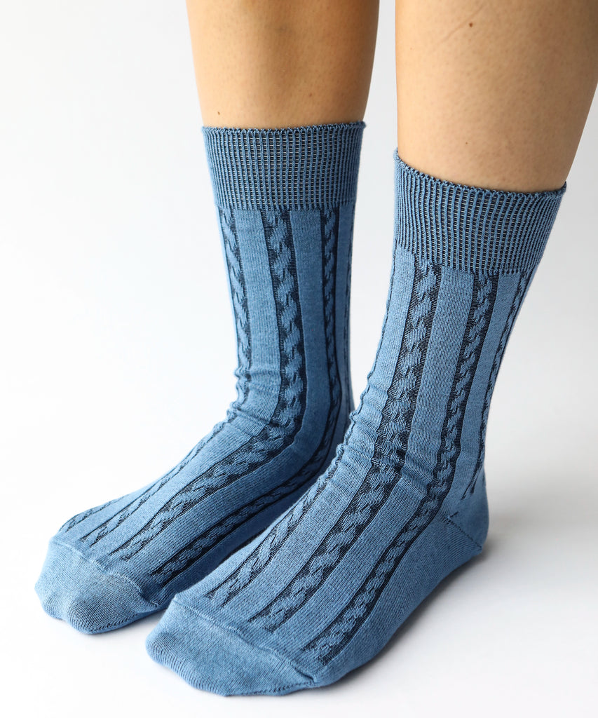 Cotton dress socks with cable design in light blue and navy blue
