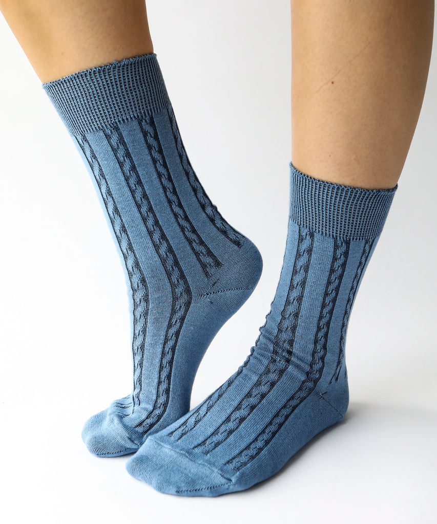 Cotton dress socks with cable design in light blue and navy blue