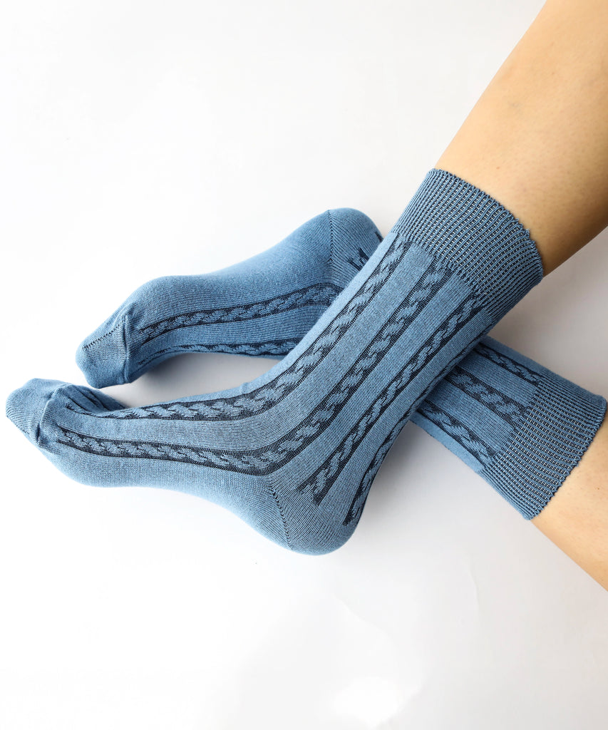 Cotton dress socks with cable design in light blue and navy blue