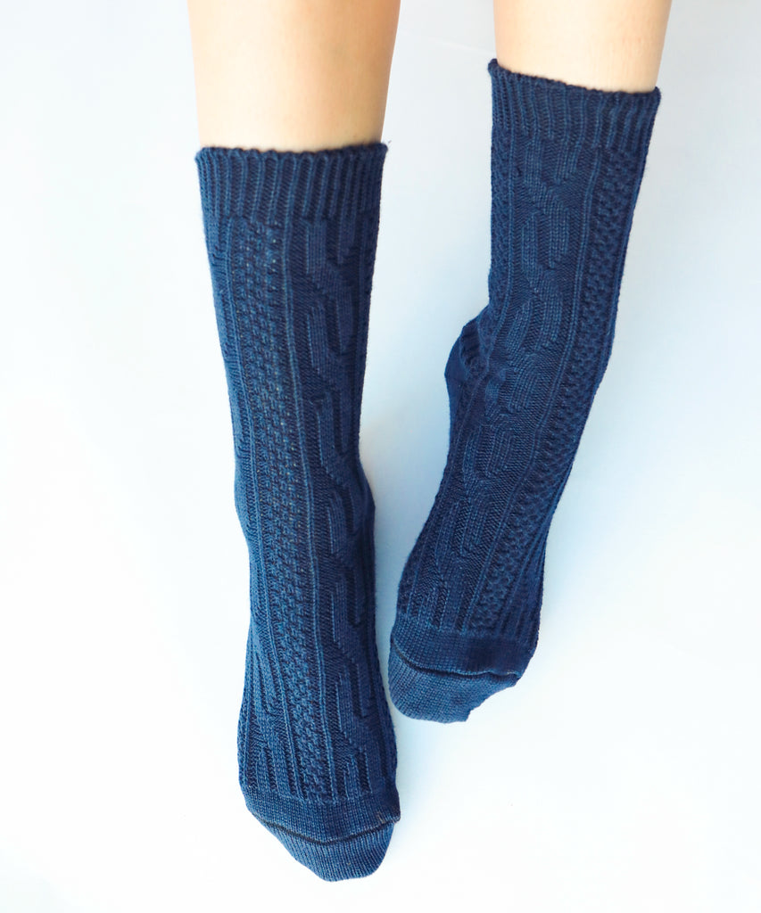100% cotton socks with knit pattern in navy blue