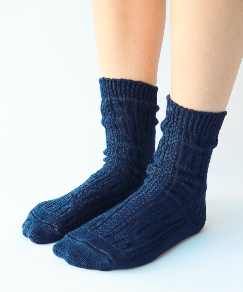 100% cotton socks with knit pattern in navy blue