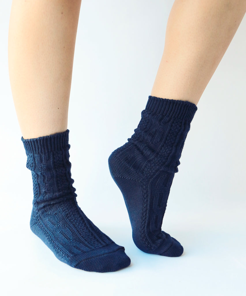 100% cotton socks with knit pattern in navy blue