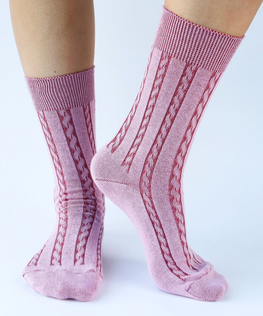 Cotton dress socks with cable design in pink and burgundy