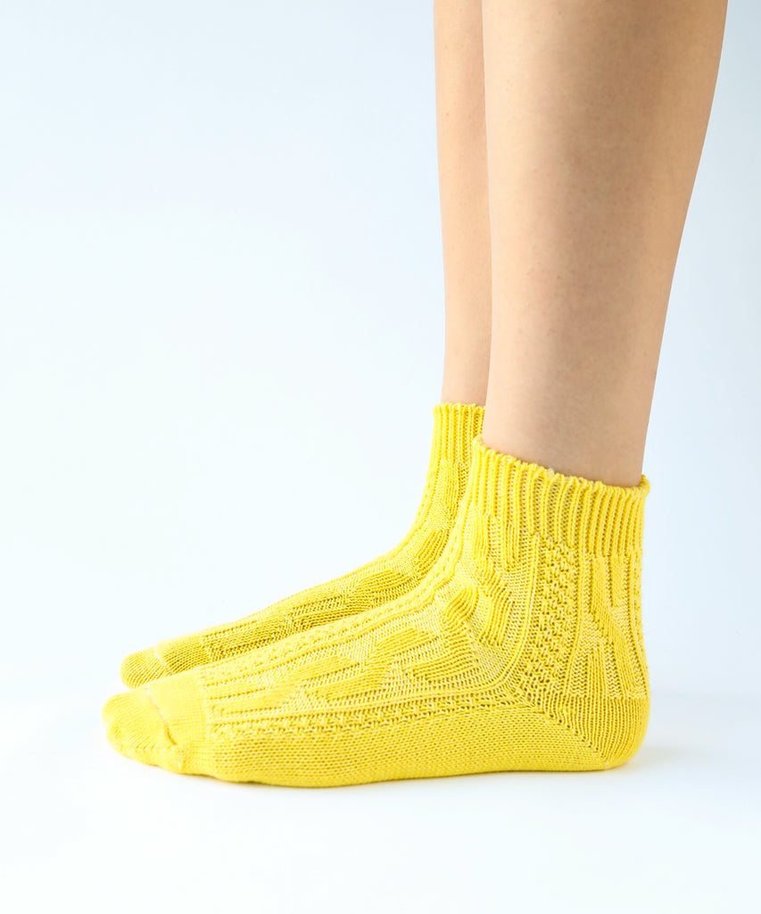 100% cotton ankle socks with knit pattern in bright yellow