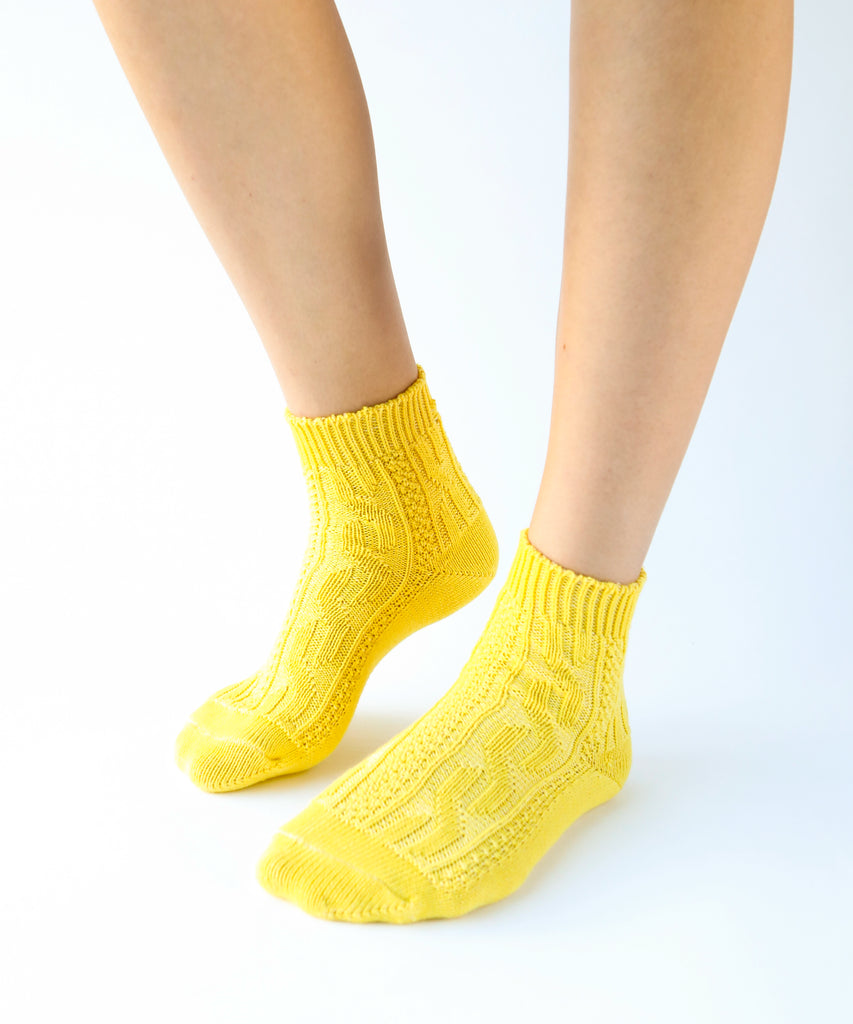 100% cotton ankle socks with knit pattern in bright yellow