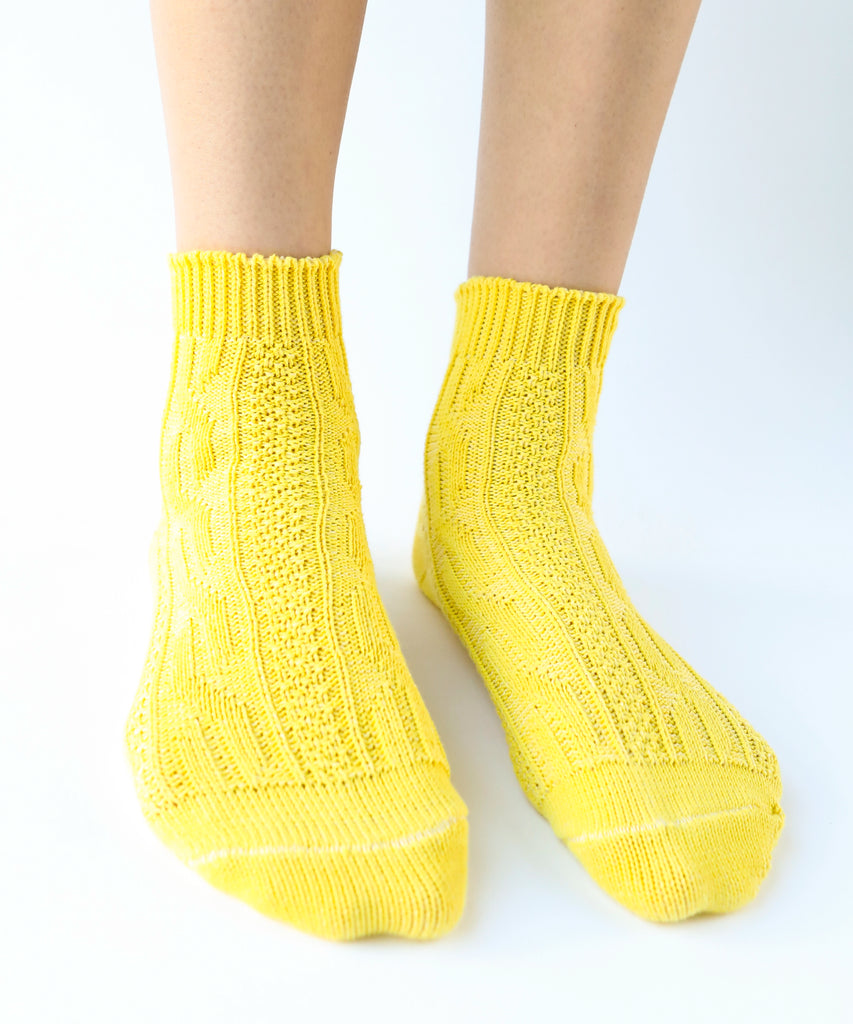 100% cotton ankle socks with knit pattern in bright yellow