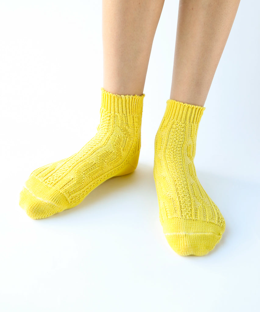 100% cotton ankle socks with knit pattern in bright yellow