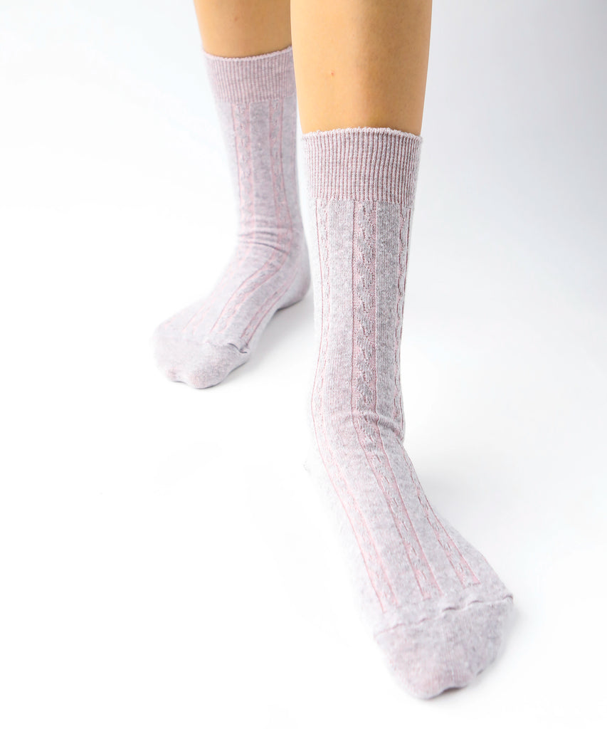 Cotton dress socks with cable design in pink and grey