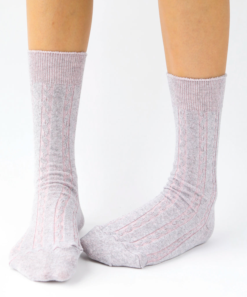 Cotton dress socks with cable design in pink and grey