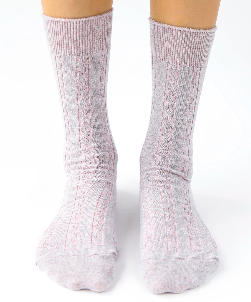 Cotton dress socks with cable design in pink and grey